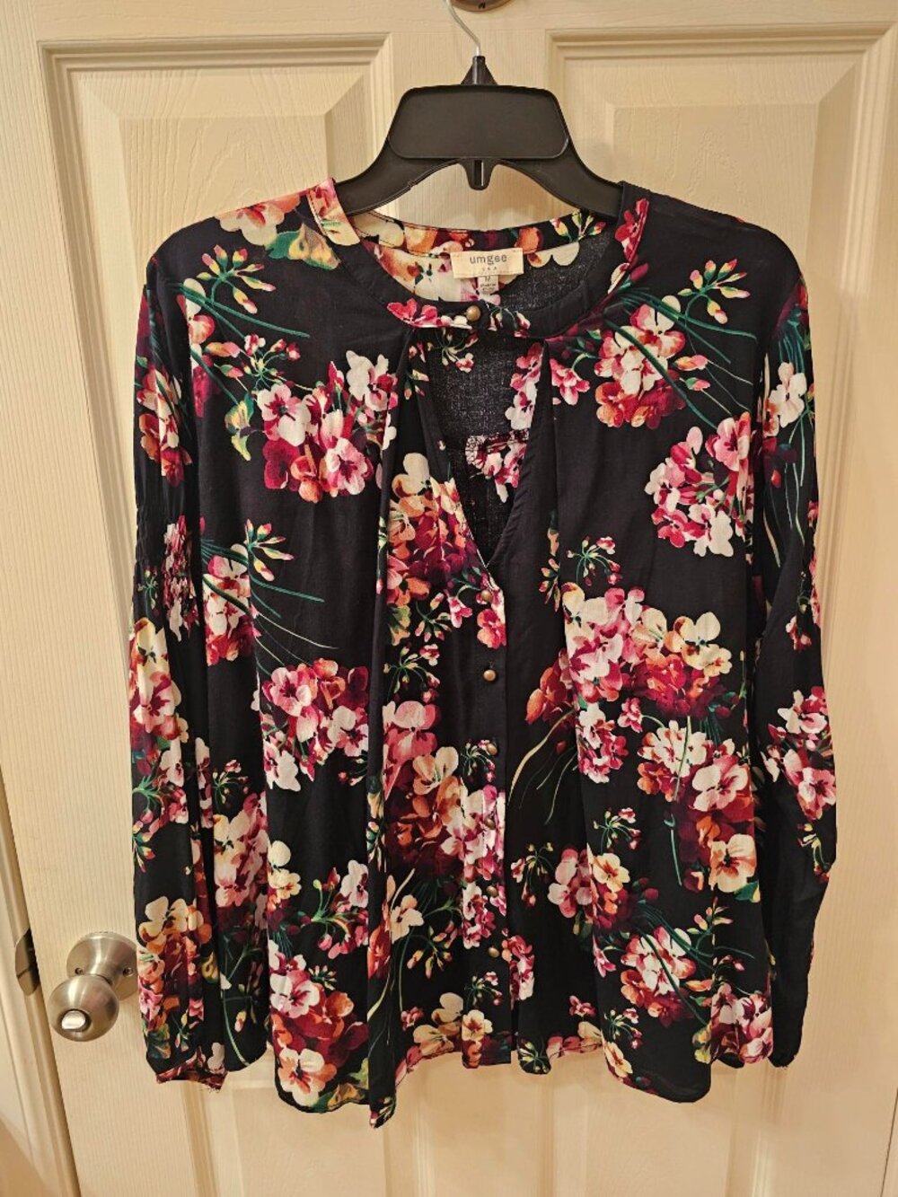 Umgee Medium Black Floral Blouse